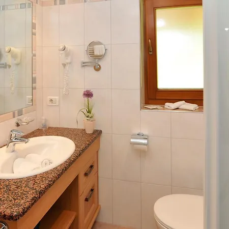 Garni Iris 3*